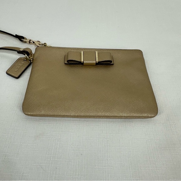Coach Darcy Gold Leather Bow Wristlet - Picture 5 of 17